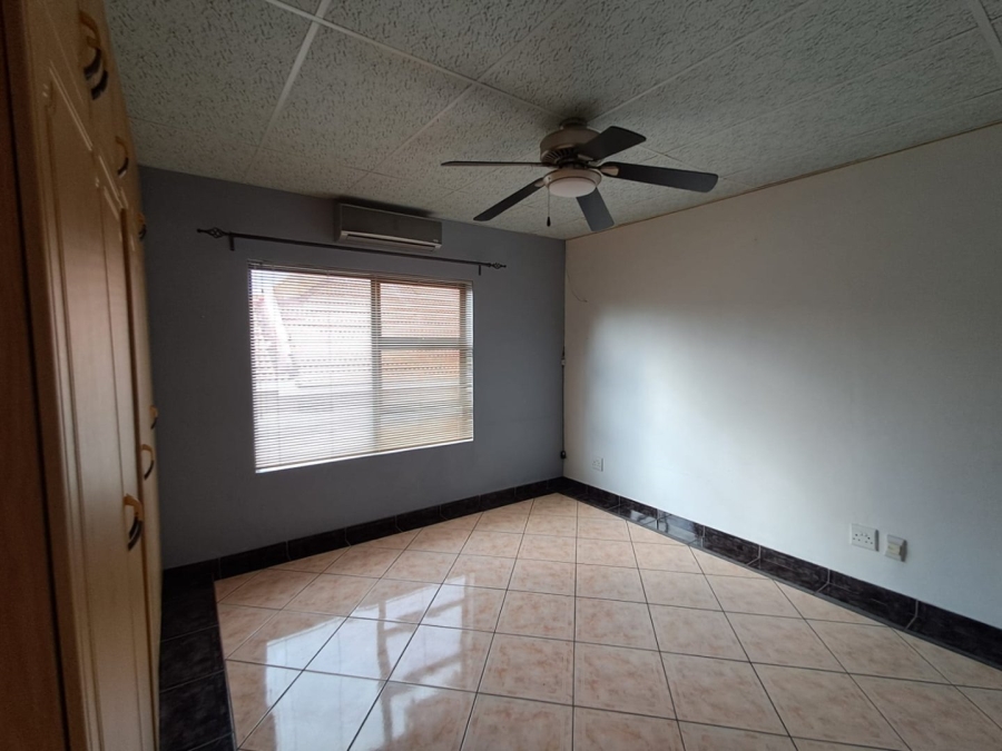 4 Bedroom Property for Sale in Roylglen Gardens Northern Cape